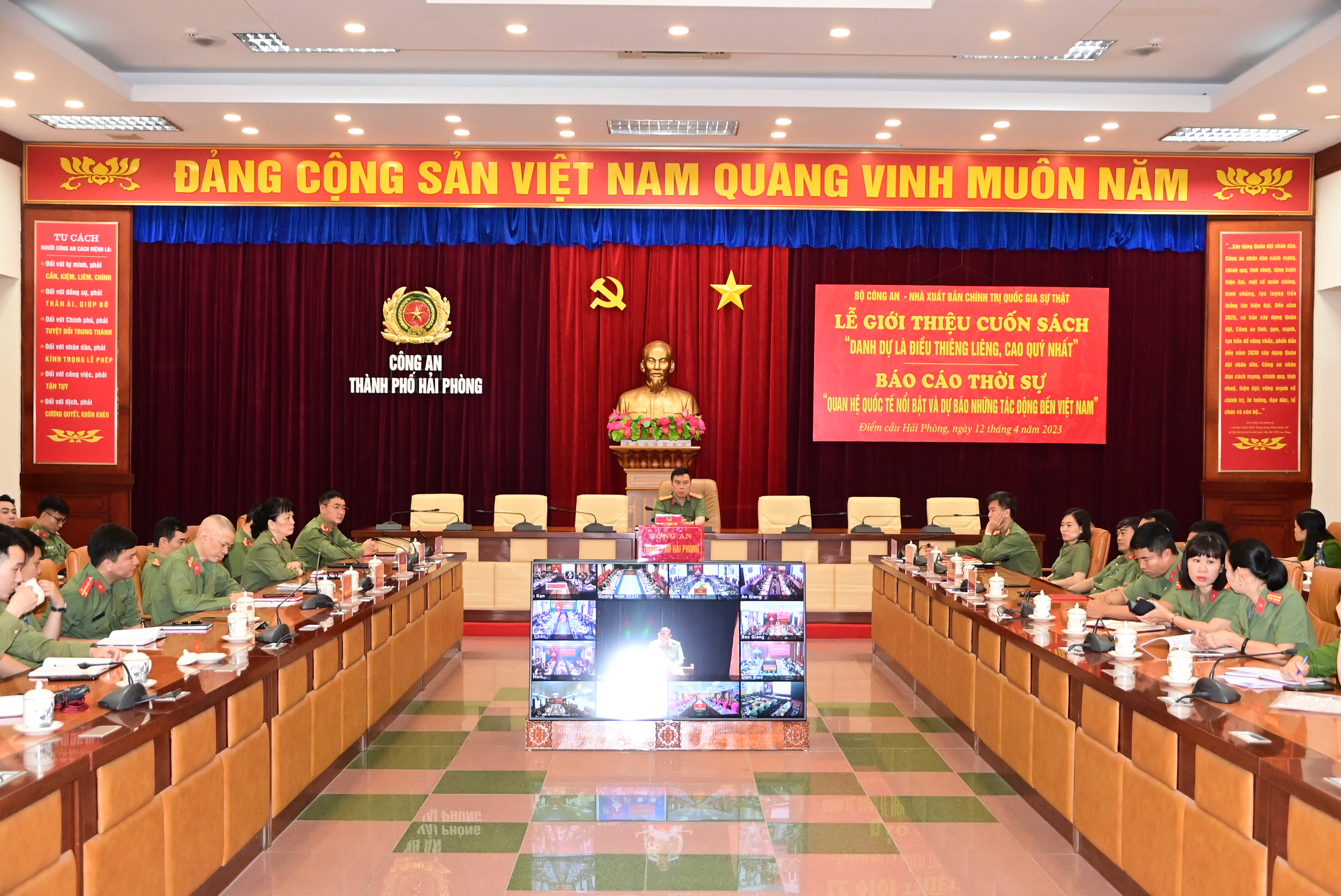 Giới thiệu cuốn sách “Danh dự là điều thiêng liêng, cao quý nhất”